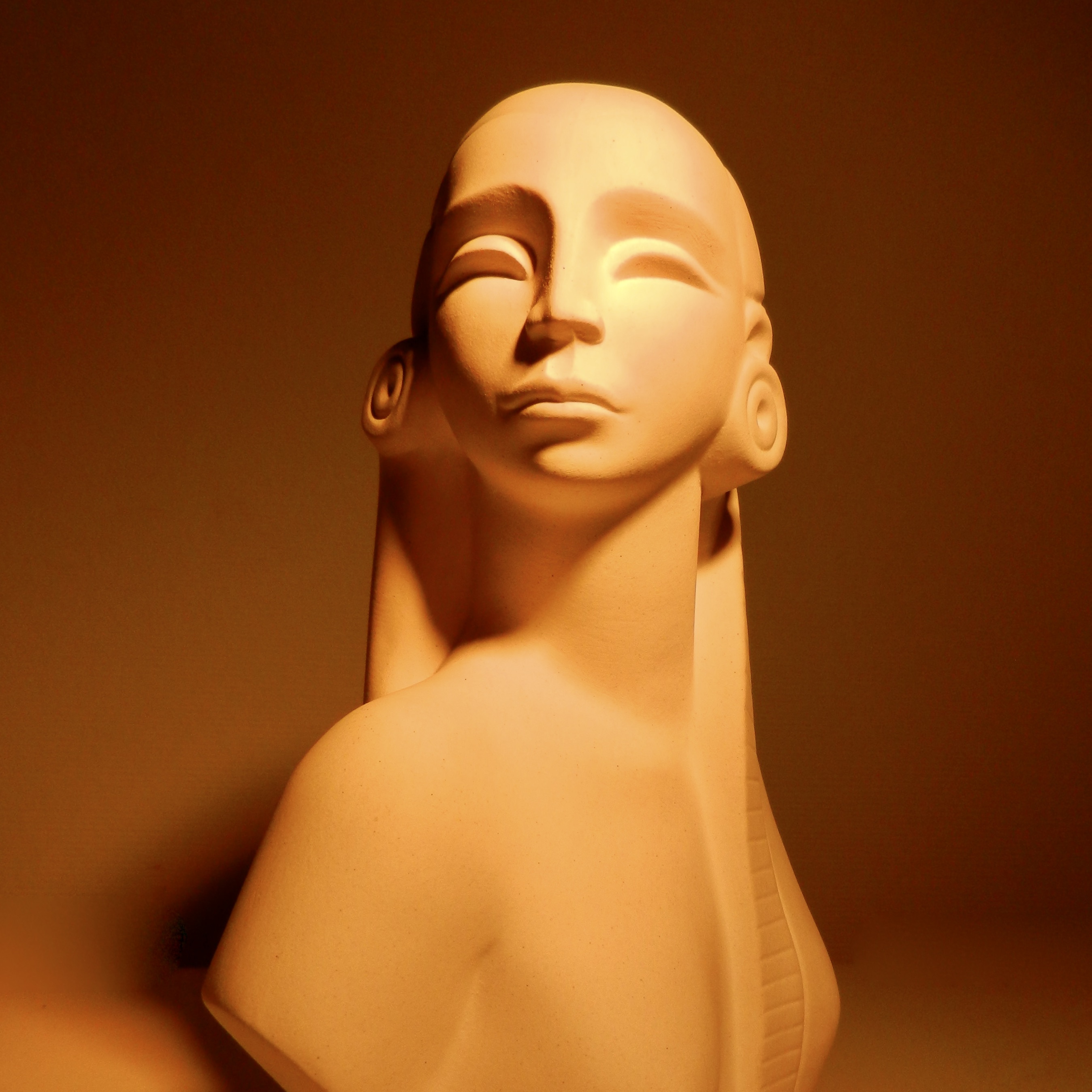 Buste Art Deco d’une Jeune Femme, Hongrie - 5
