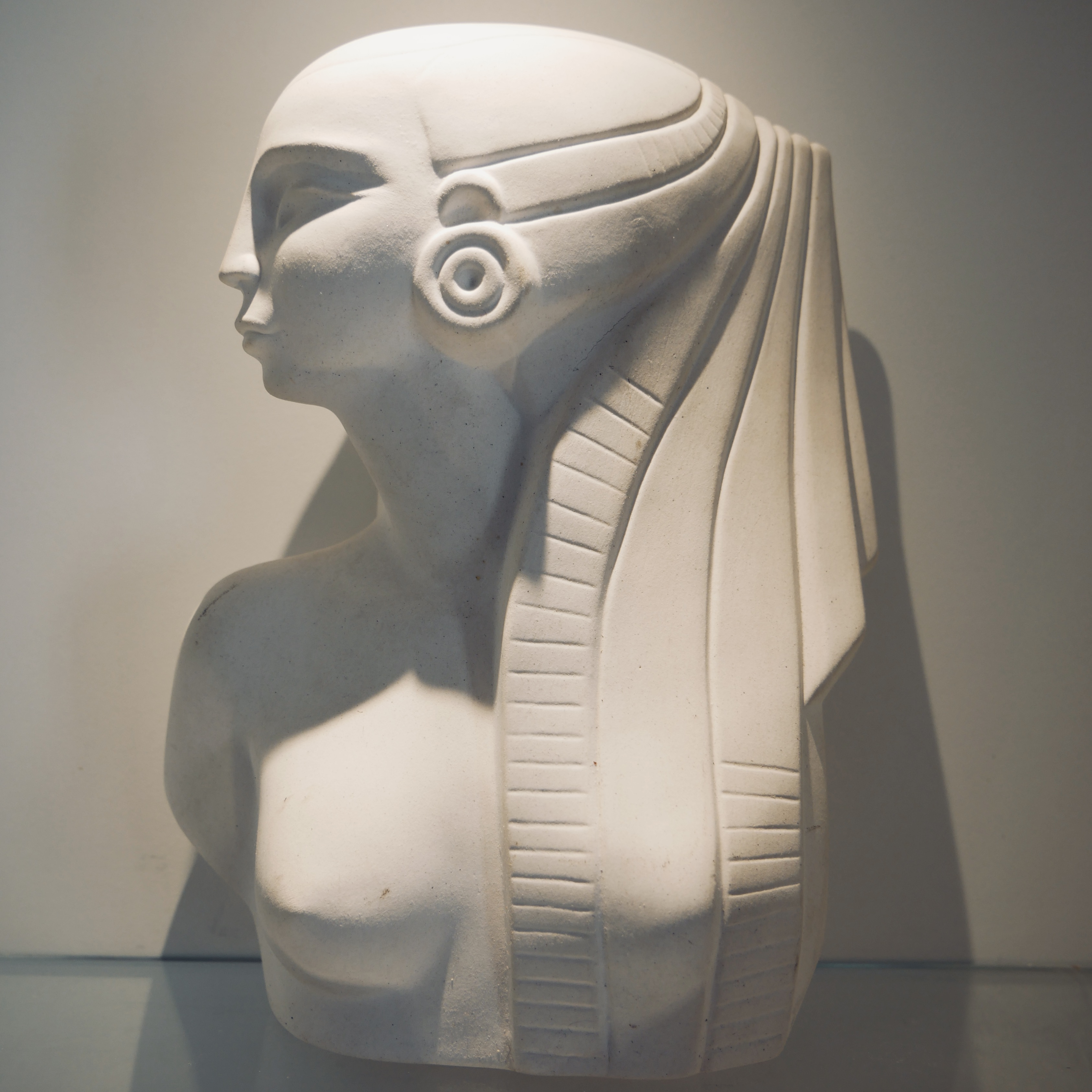 Buste Art Deco d’une Jeune Femme, Hongrie