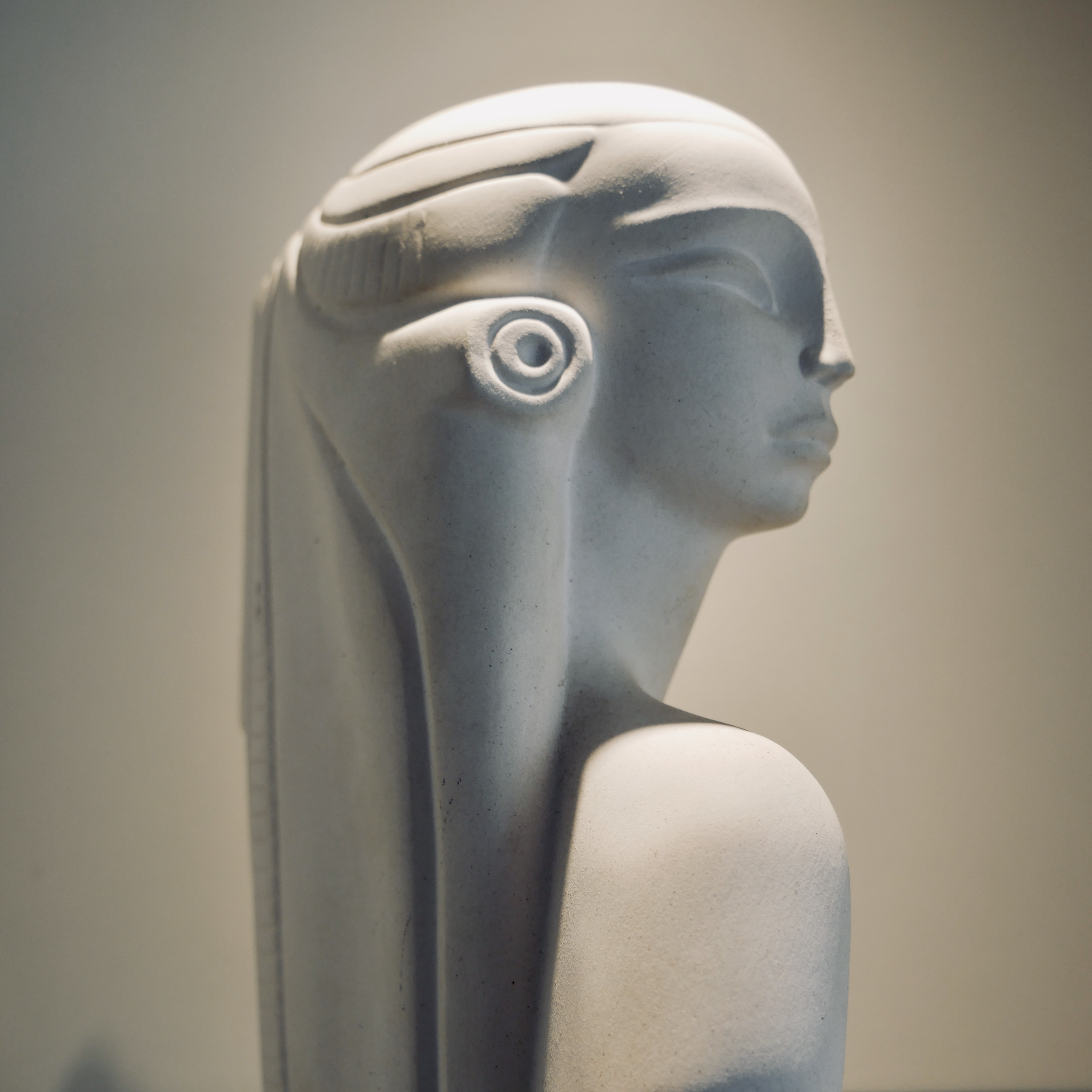 Buste Art Deco d’une Jeune Femme, Hongrie - 2