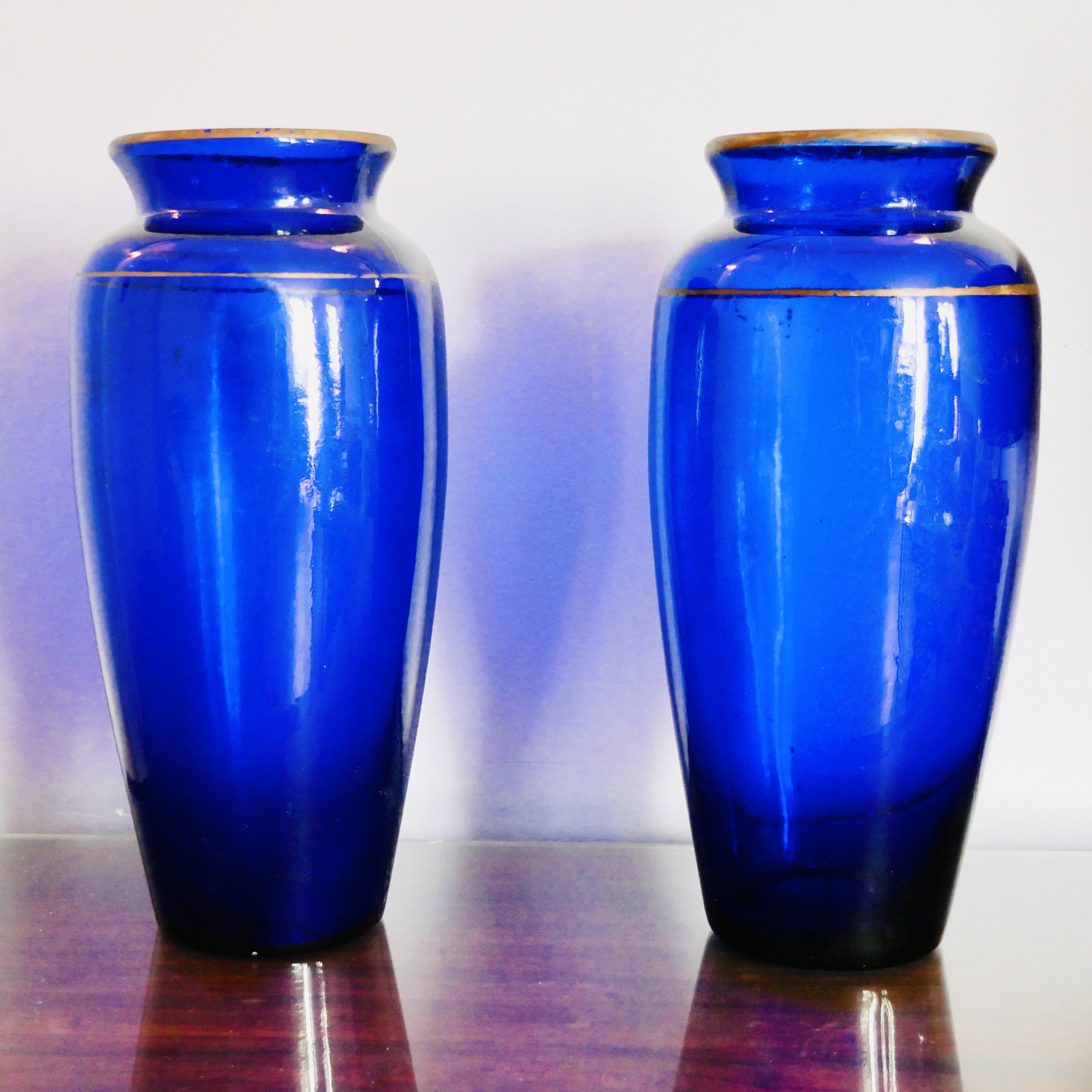 Paire de Vases Bleu Cobalt avec Liseré Doré, France