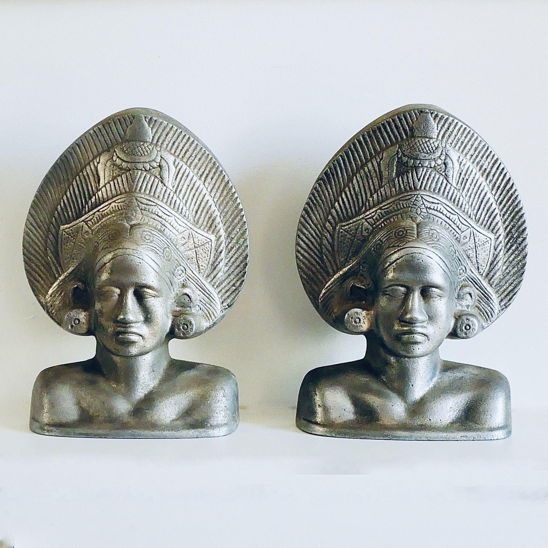 Pair of Bookends, Bien Hôa School, Vietnam