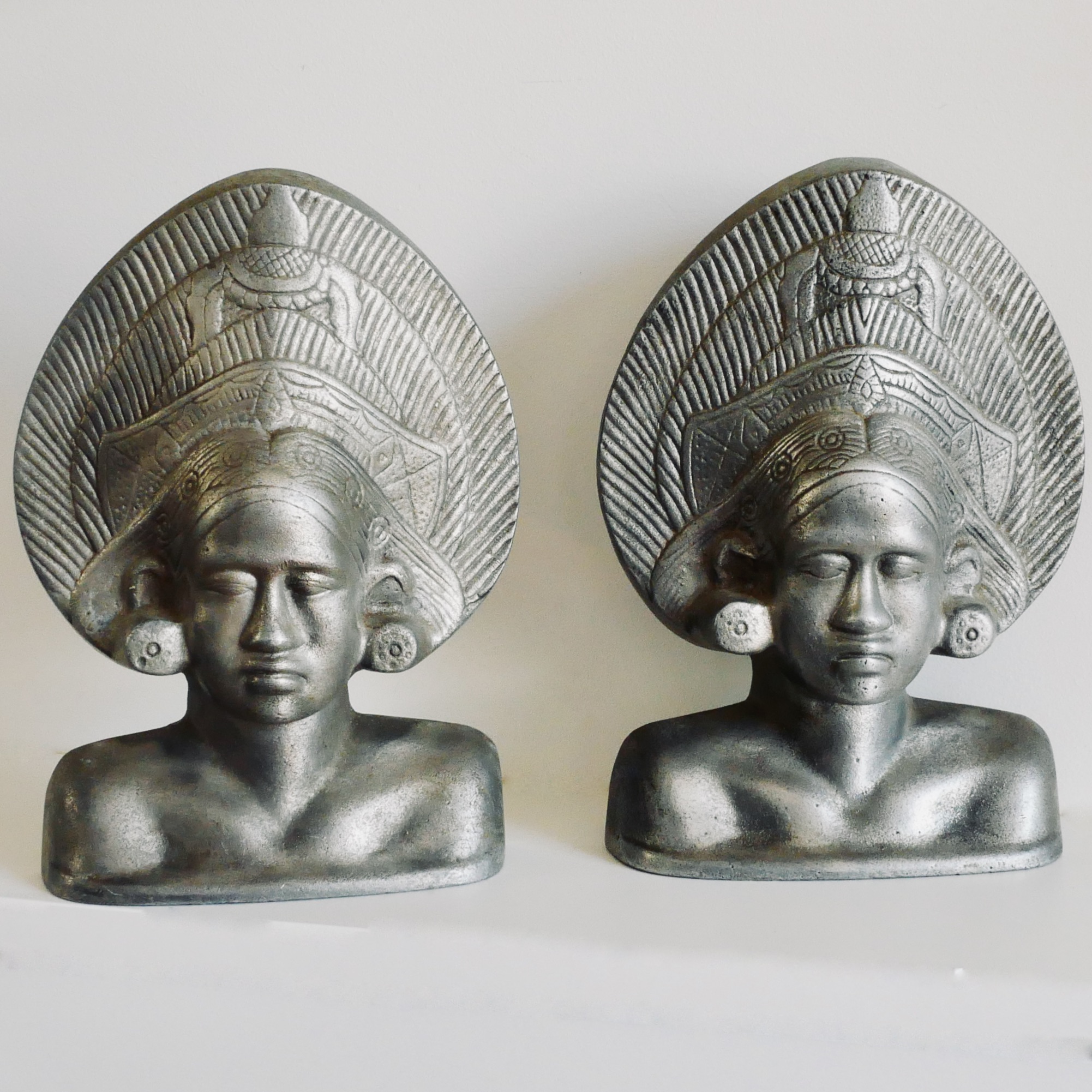 Pair of Bookends, Bien Hôa School, Vietnam - 5