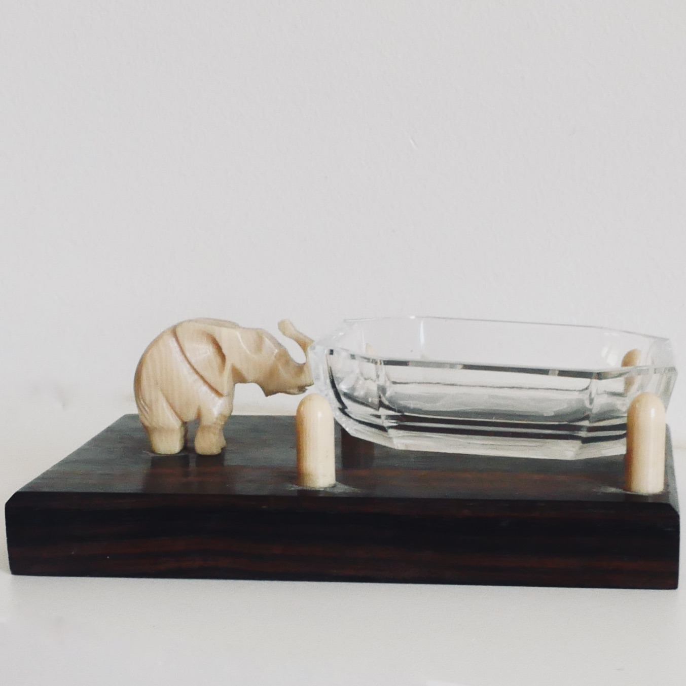 Coupelle en Verre sur socle en Ebène, Eléphant et Chien Schnauzer, France - 4