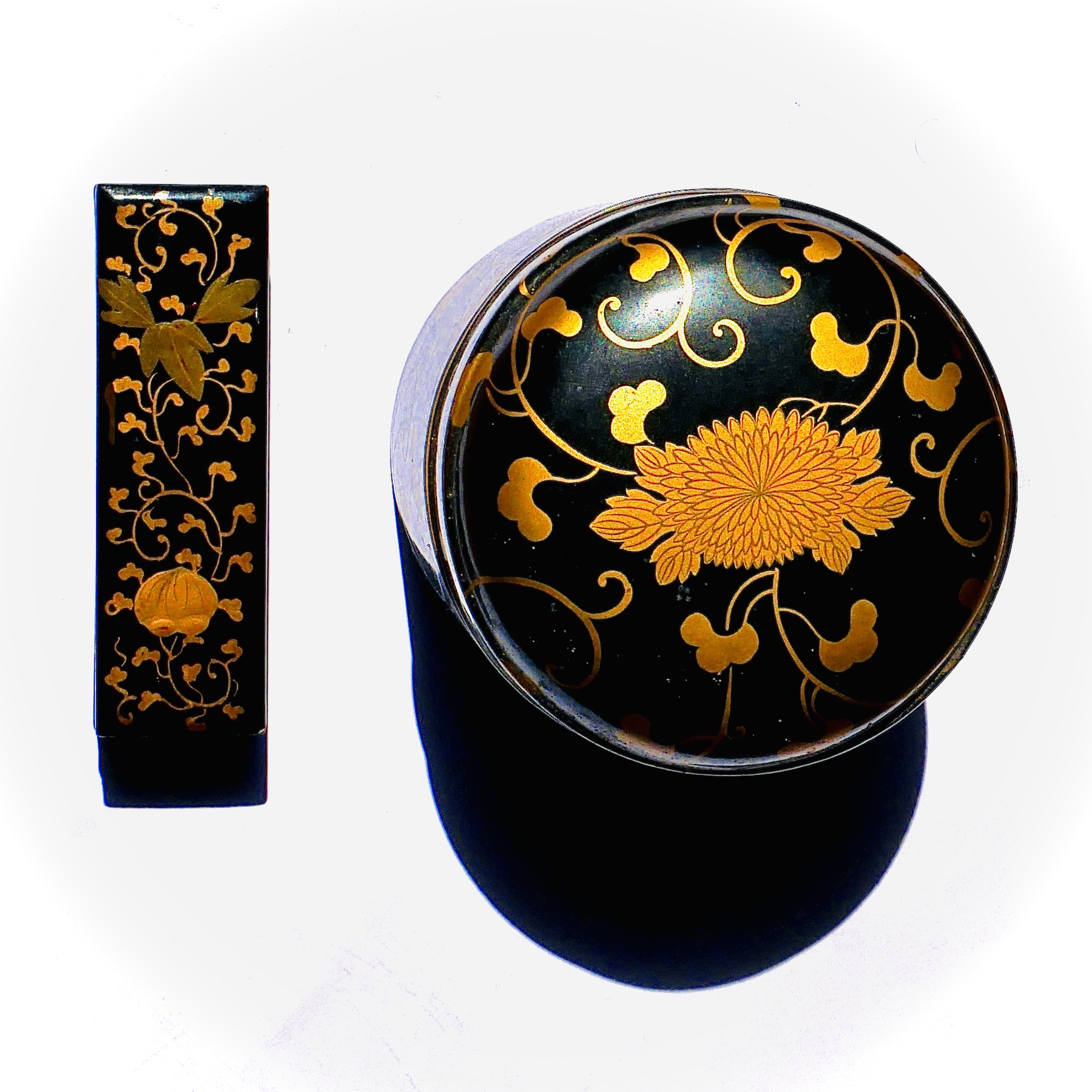Ensemble de Deux Petites Boîtes en Laque Noire, à Motifs Floraux et Végétaux en Maki-e, Japon, Kyoto, Meiji - 4