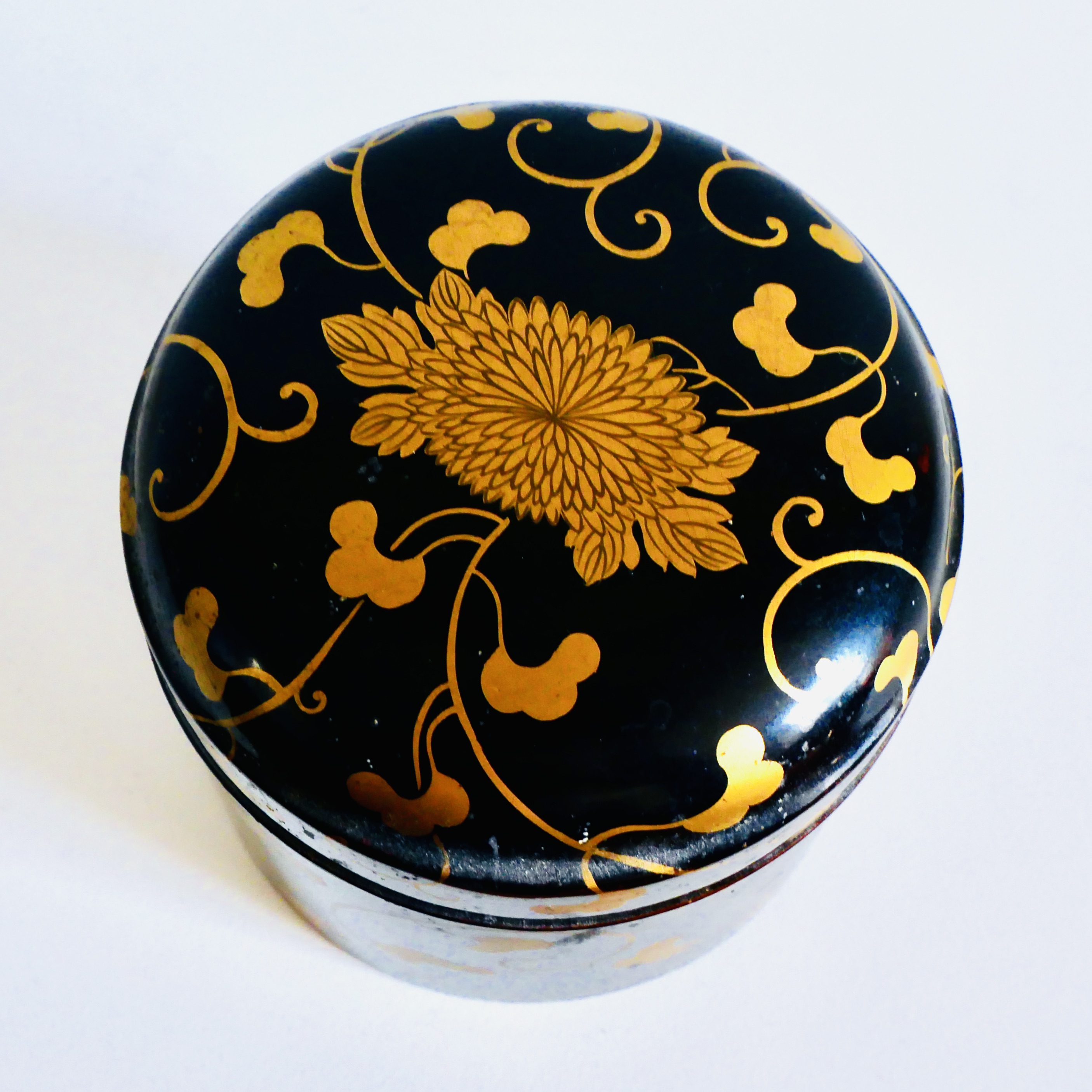 Ensemble de Deux Petites Boîtes en Laque Noire, à Motifs Floraux et Végétaux en Maki-e, Japon, Kyoto, Meiji - 5