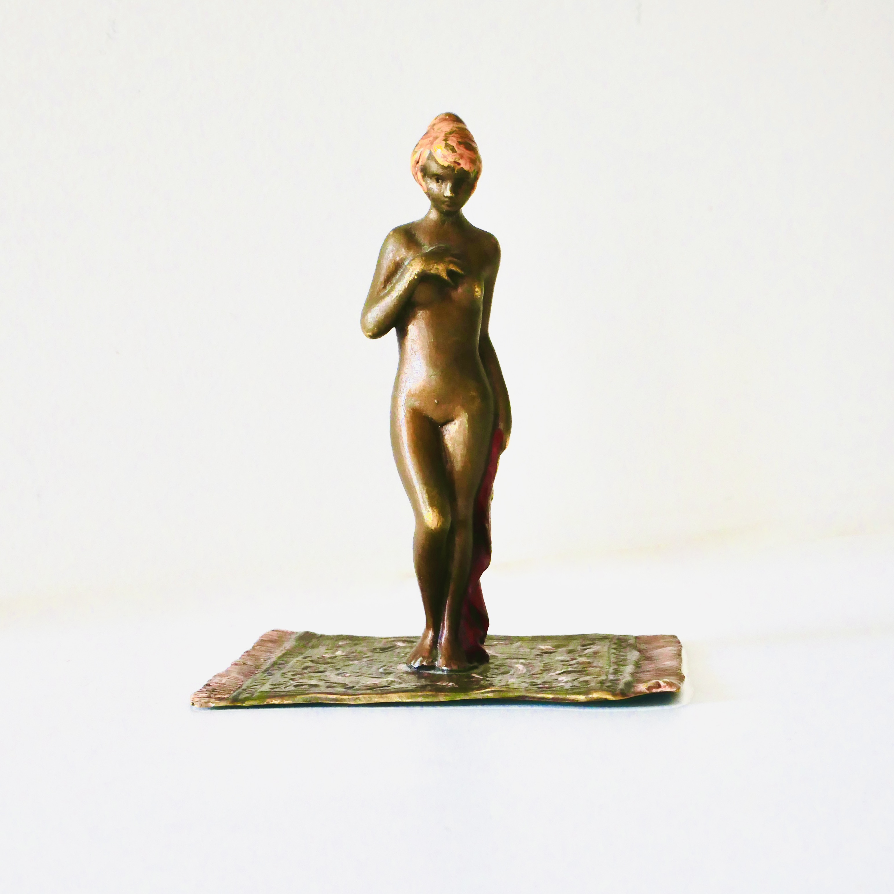 No. 26-027 – Vienna Bronze: Nude Young Woman on an Oriental  Rug, Austria, early 20th century - 2