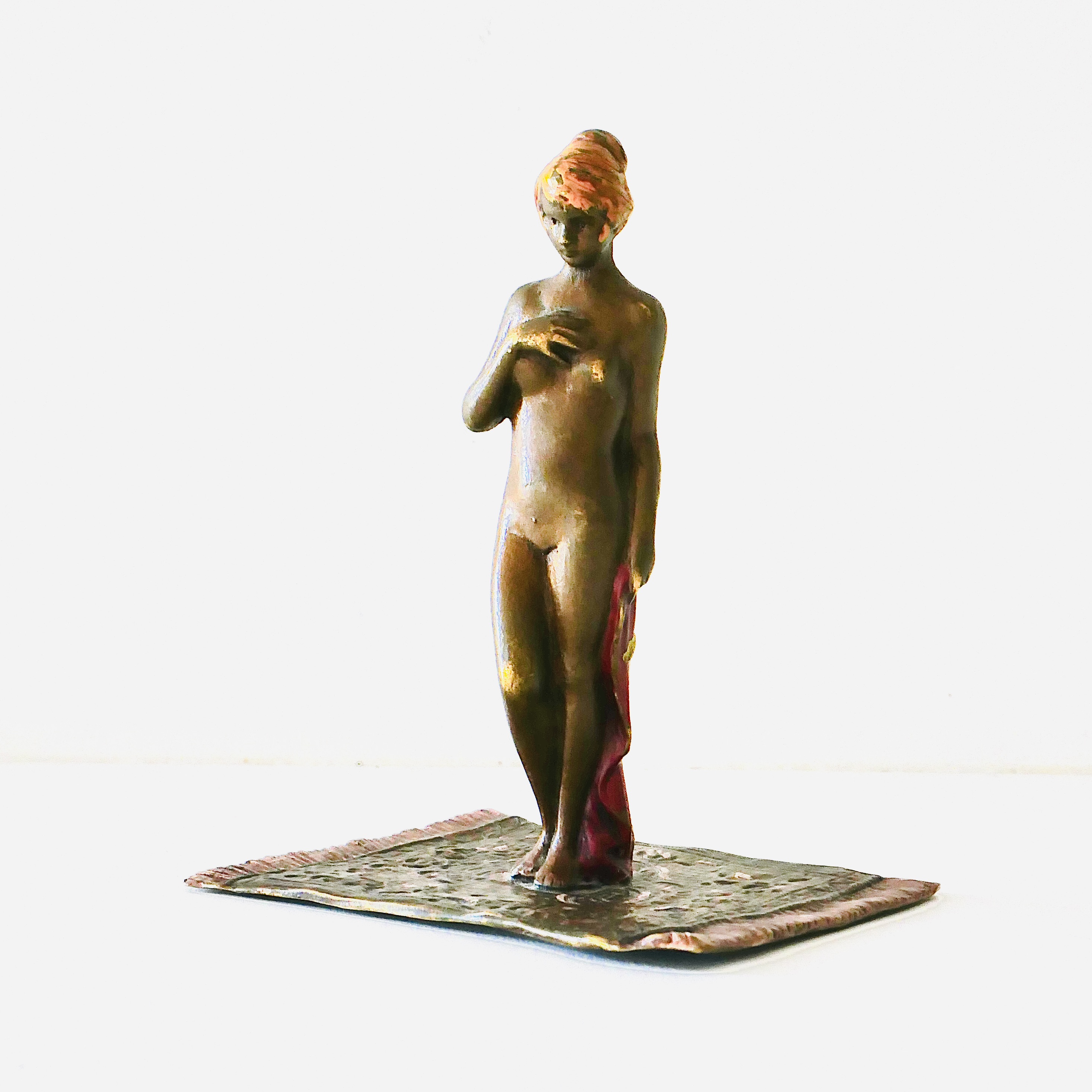 No. 26-027 – Vienna Bronze: Nude Young Woman on an Oriental  Rug, Austria, early 20th century - 5