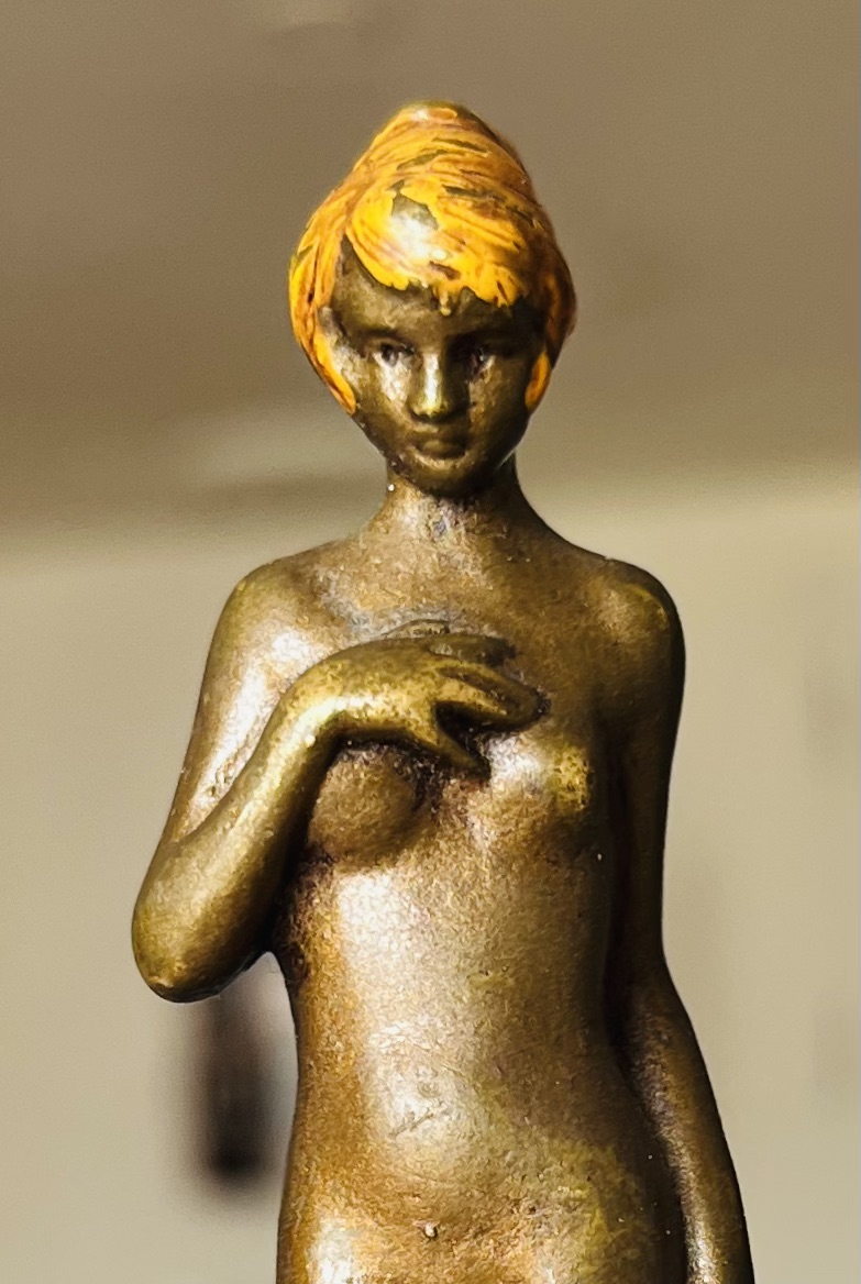 No. 26-027 – Vienna Bronze: Nude Young Woman on an Oriental  Rug, Austria, early 20th century - 11