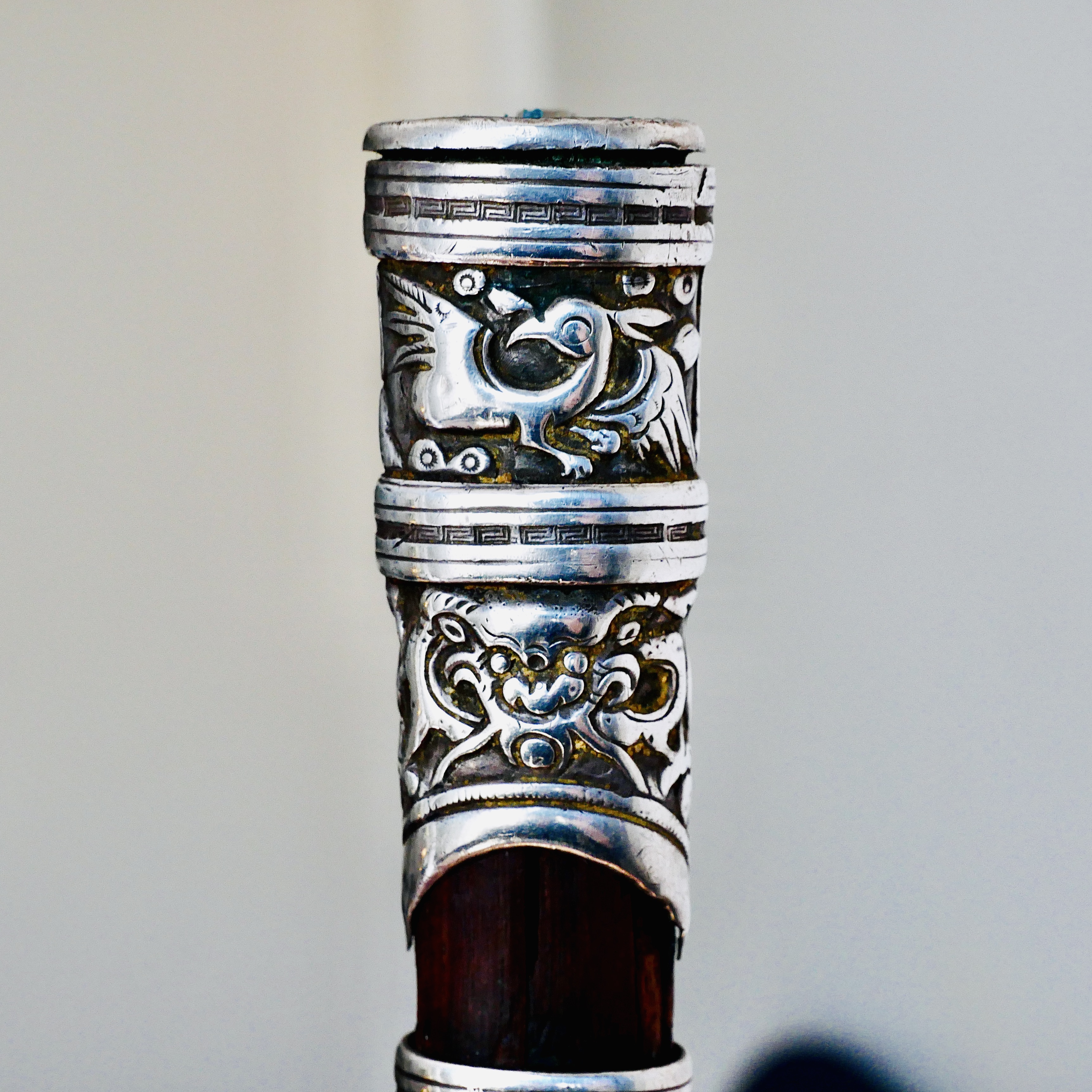 Couteau de Prestige type Khet Khutga à Motifs Auspicieux, Argent et Bois, Chine / Mongolie, fin 19e - début 20e - 3