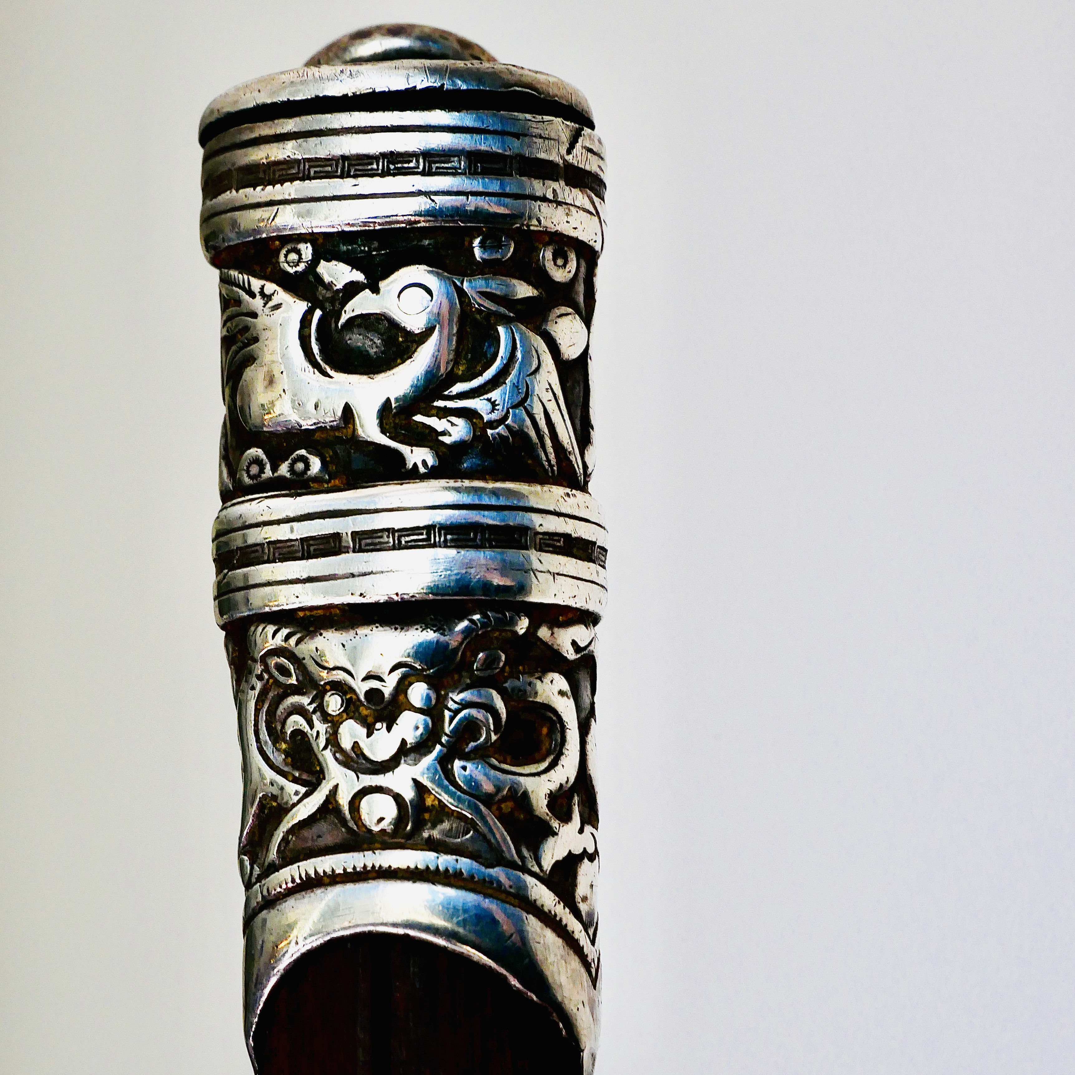 Couteau de Prestige type Khet Khutga à Motifs Auspicieux, Argent et Bois, Chine / Mongolie, fin 19e - début 20e - 4