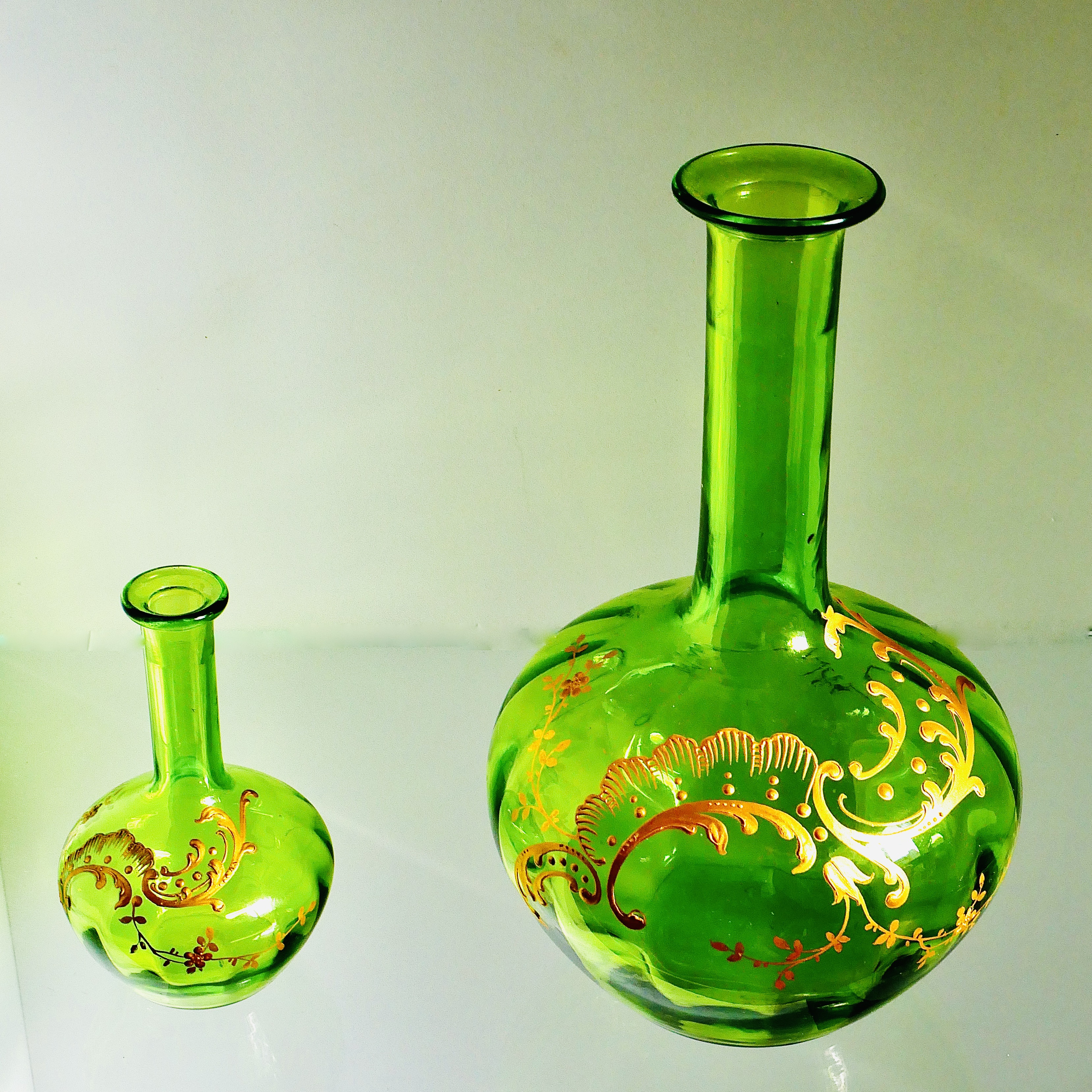 Paire de Flacons Emaillés en Verre de Bohême, Vert et Or, Moser, fin 19e - 3