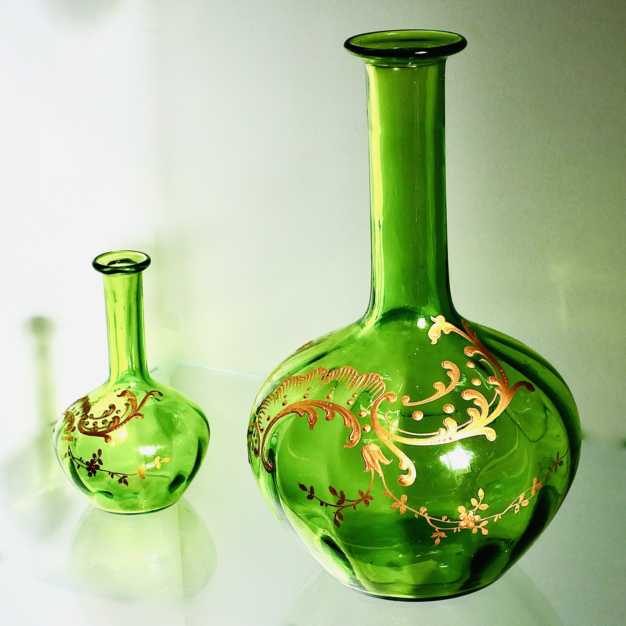 Paire de Flacons Emaillés en Verre de Bohême, Vert et Or, Moser, fin 19e - 5